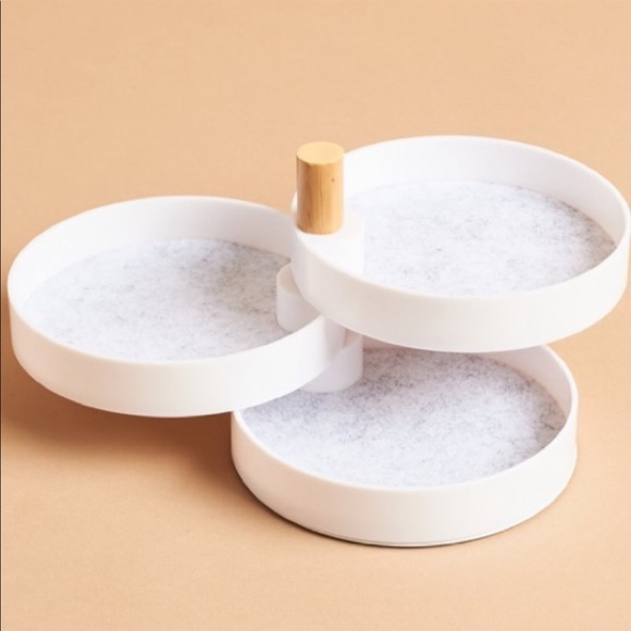 The 2BANDITS Tiered Catchall Plastic Tray. - Picture 3 of 9